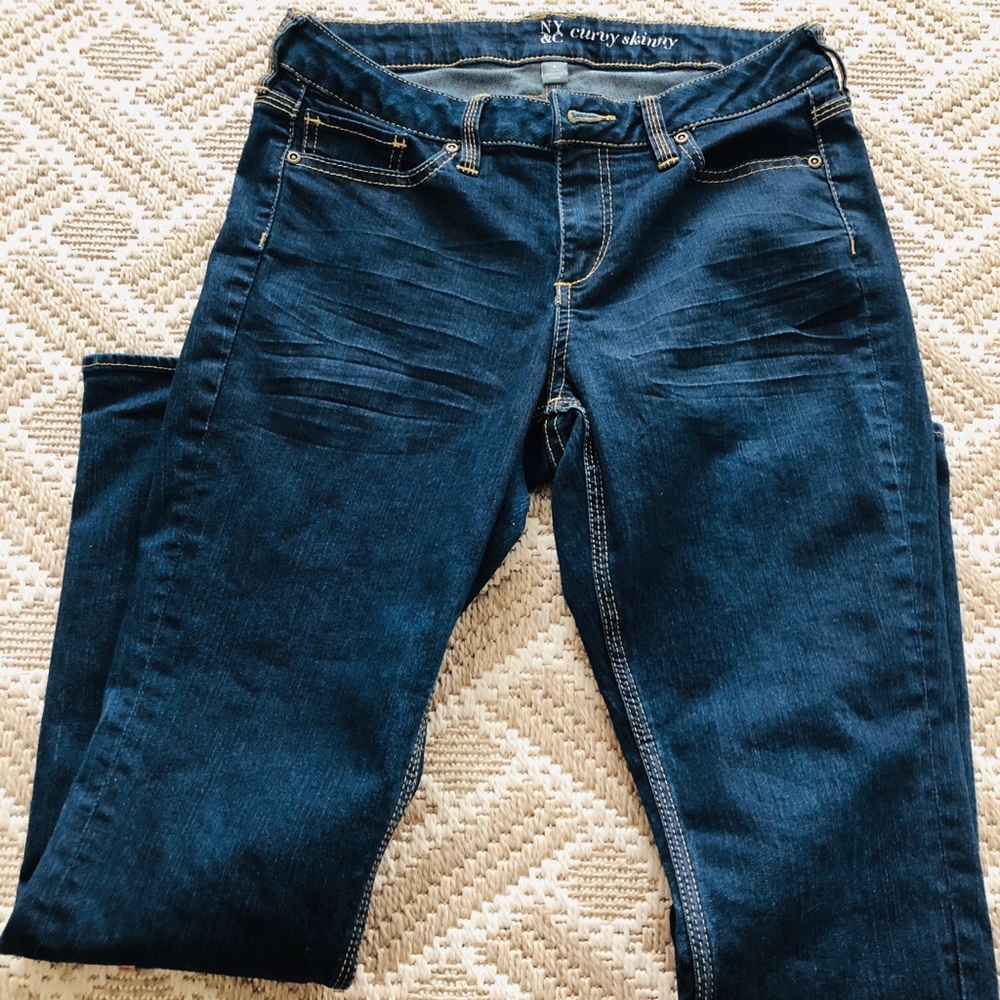 NY and C Women's Blue Jeans 8p fit and flatter stretch